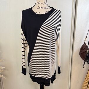 Planet by Lauren G Striped Black and White/Cream Sweater Women's One Size